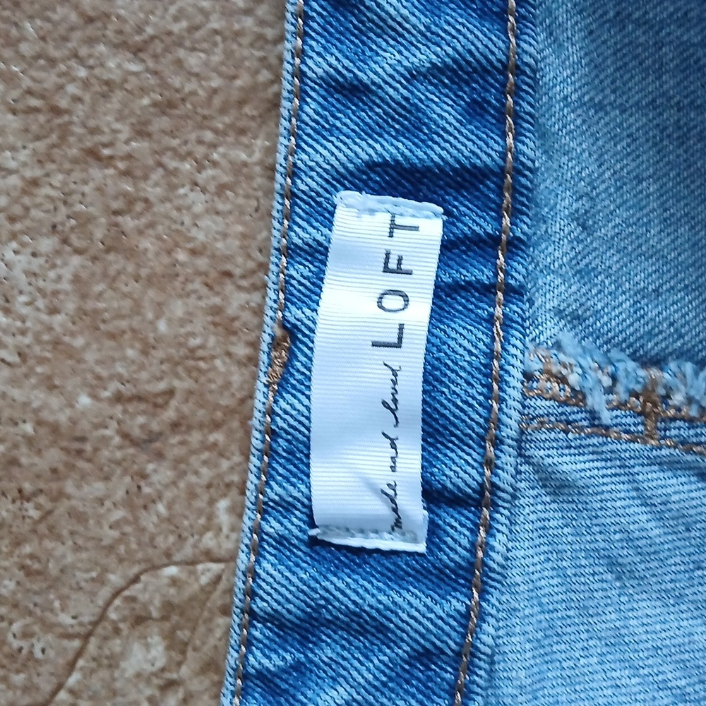 GUC Loft  "The Straight" Faded Blue Jeans Size 12/31 - Picture 3 of 6